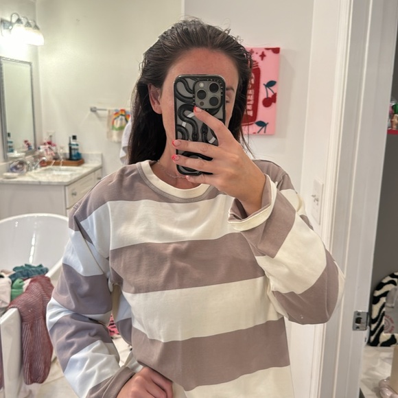 Forever 21 long seleve - Picture 2 of 4